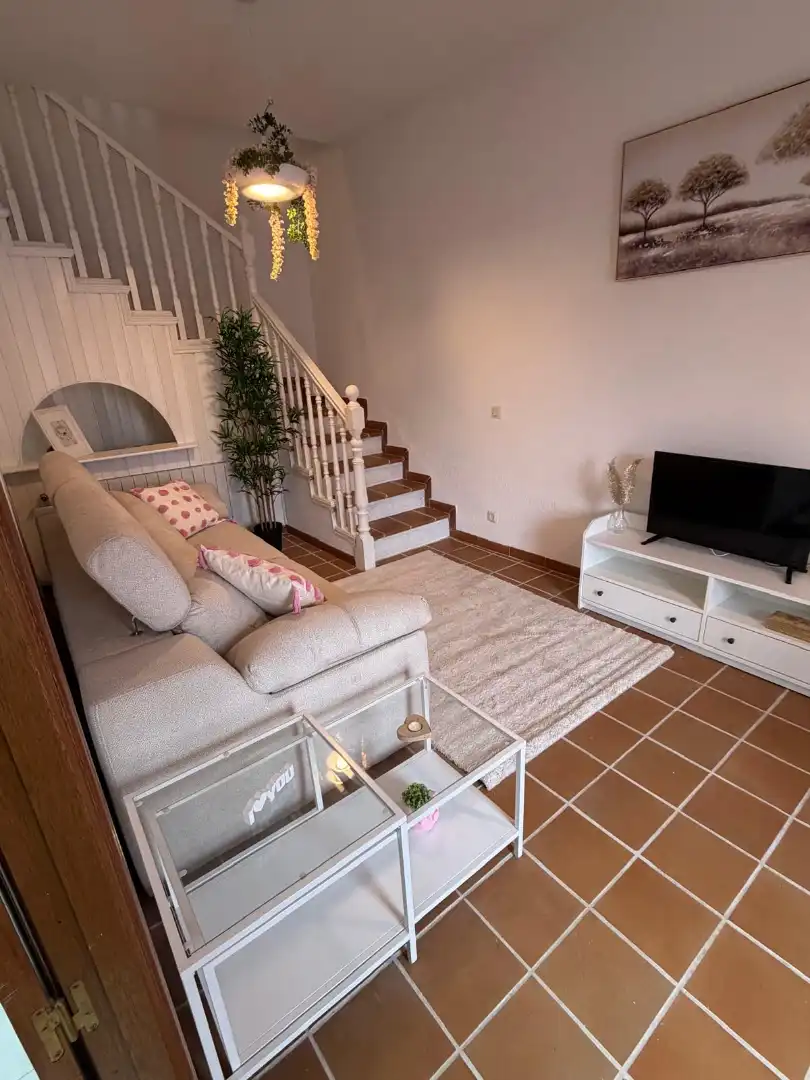 Sala de estar de Casa o chalet en venta en Navamorcuende con Calefacción, Terraza y Amueblado
