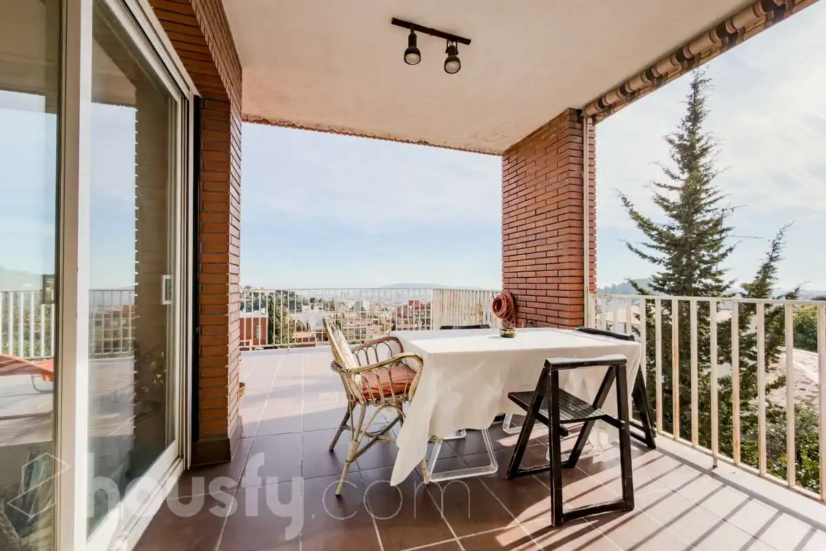 Terrassa de Casa o xalet en venda en Barcelona amb Aire condicionat, Calefacció i Jardí privat