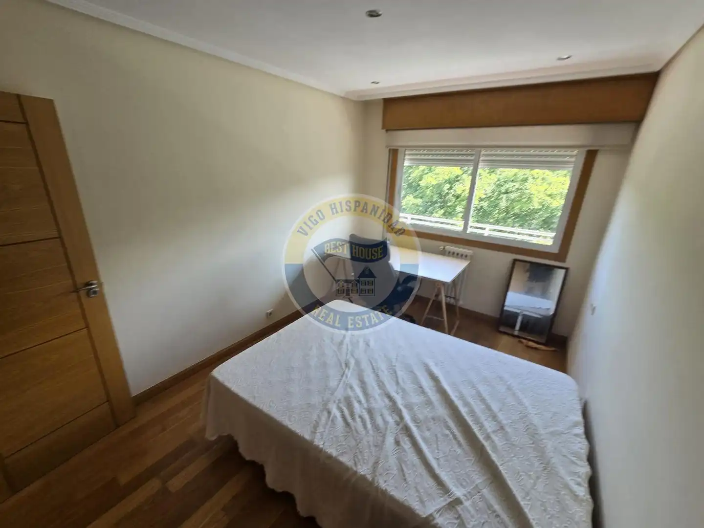 Schlafzimmer von Wohnung zur Miete in Vigo  mit Heizung, Parkett und Möbliert