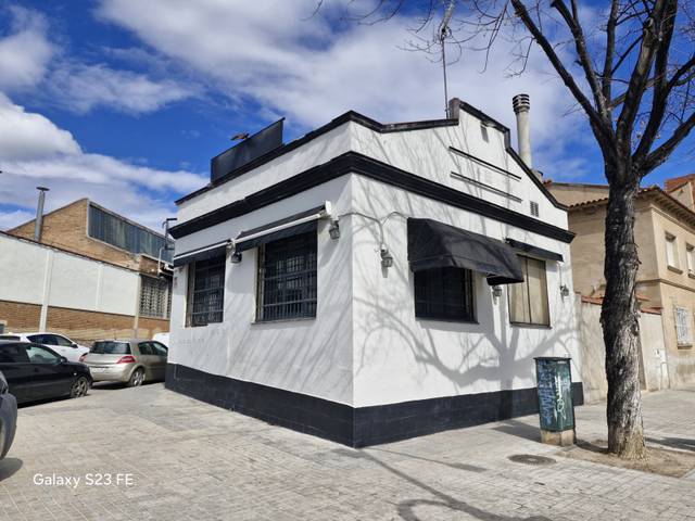 Local comercial en Alquiler en Can Feu