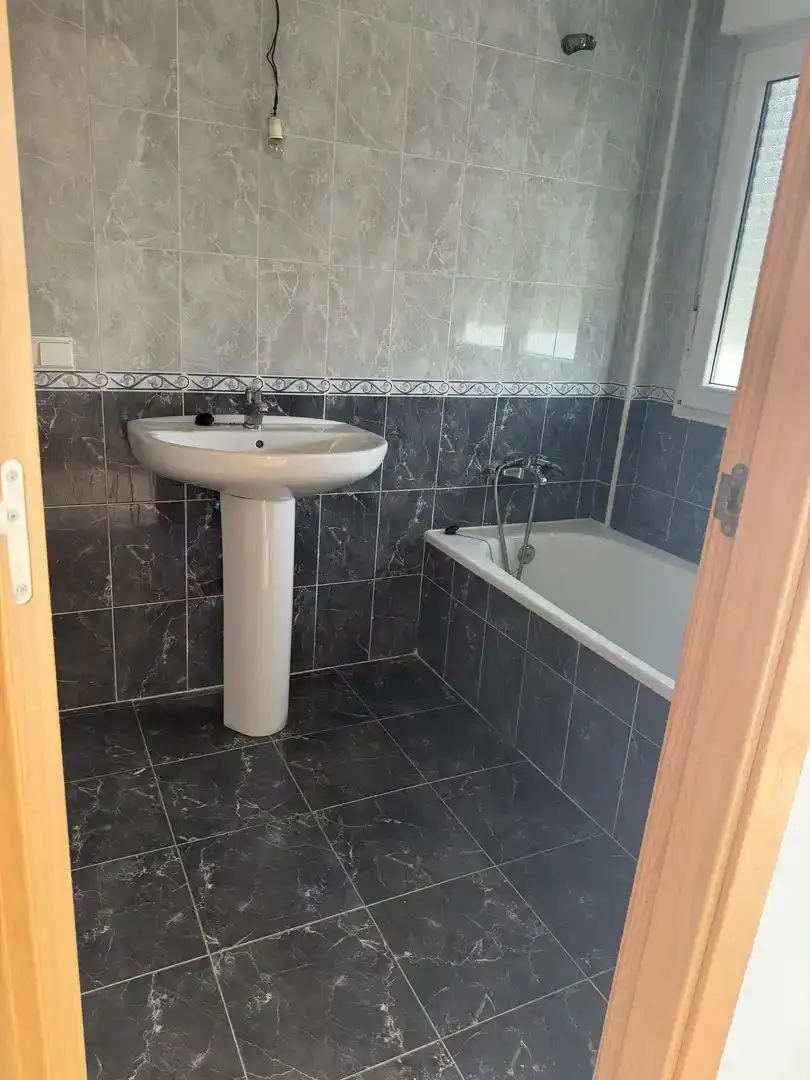 Baño de Casa o chalet en venta en Villaverde de Medina con Jardín privado, Trastero y Balcón