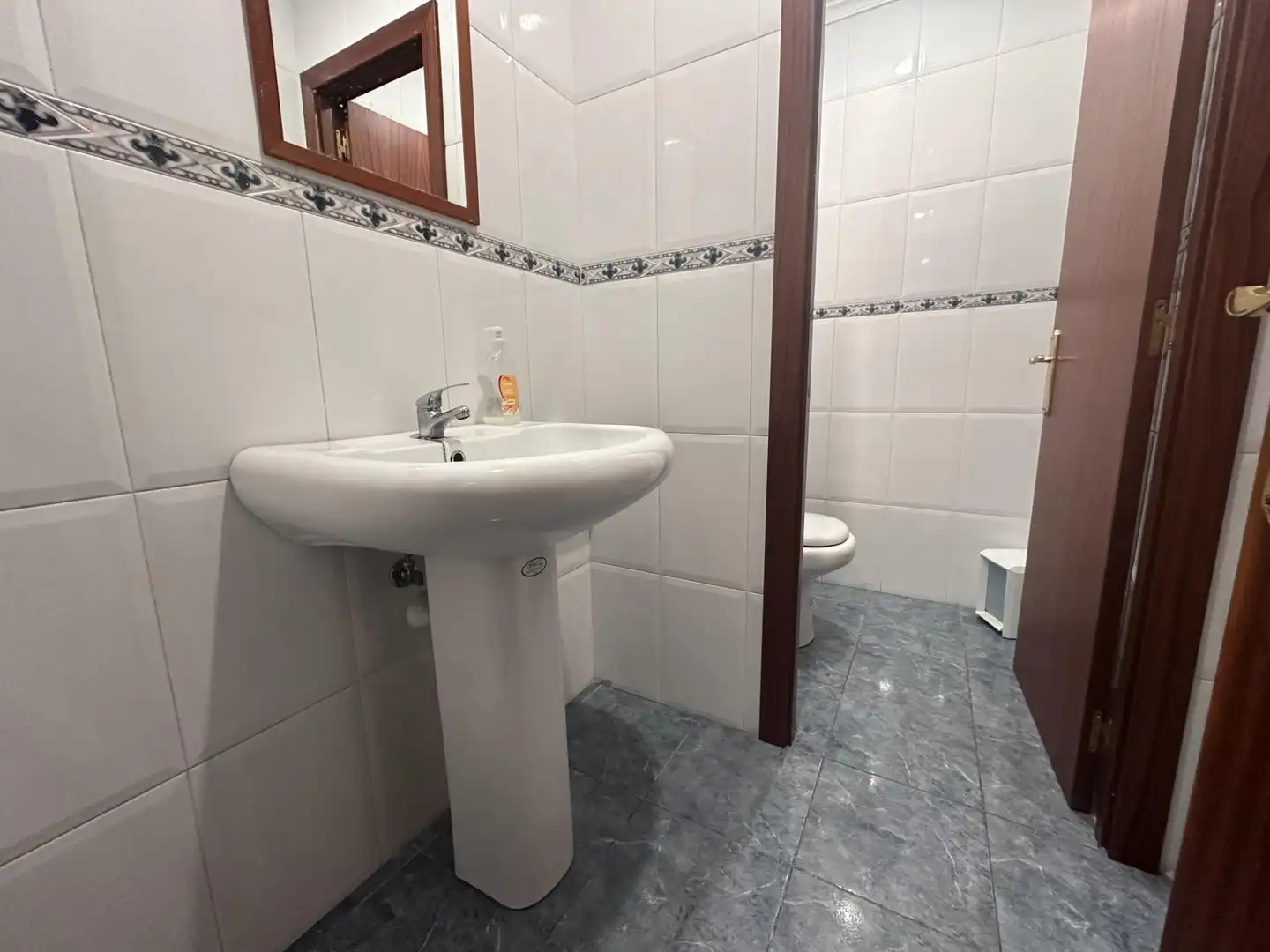 Badezimmer von Büro zur Miete in Santander