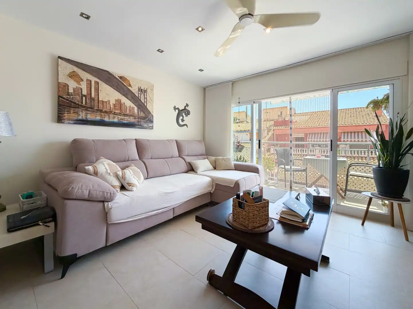 Sala d'estar de Apartament en venda en El Campello amb Balcó