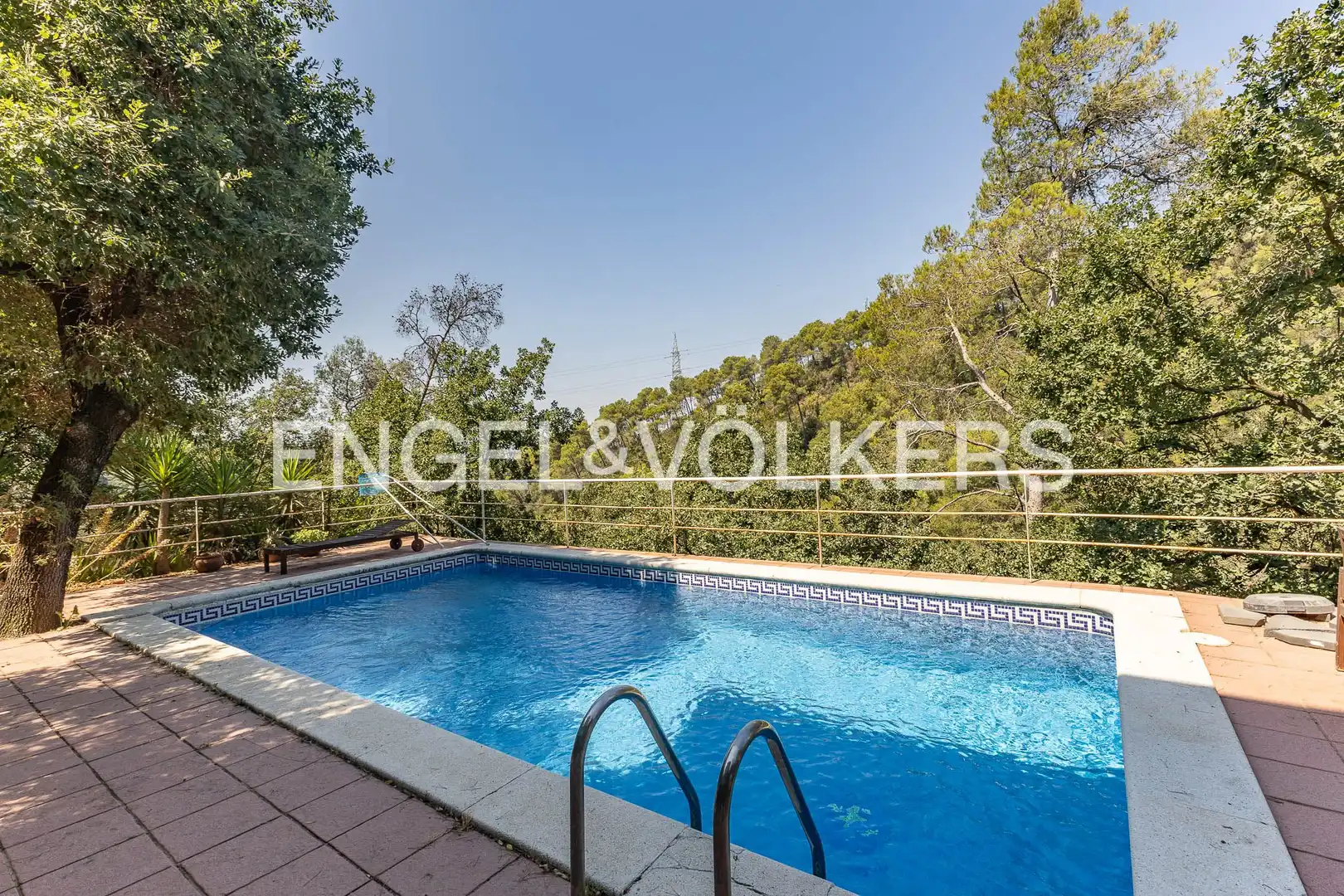 Piscina de Casa o xalet en venda en Molins de Rei amb Aire condicionat, Calefacció i Jardí privat