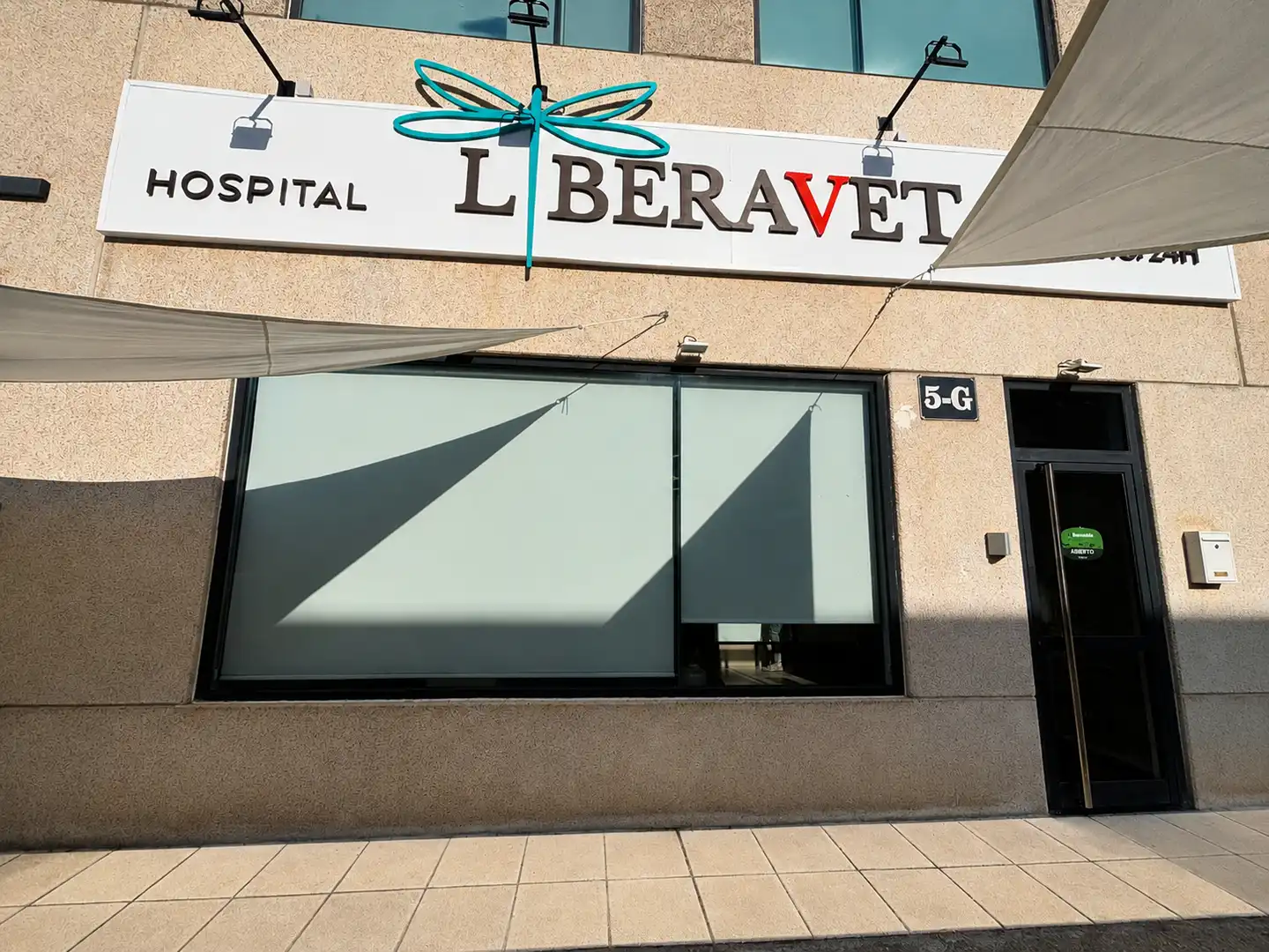 Vista exterior de Local en venta en Las Rozas de Madrid con Aire acondicionado, Calefacción y Amueblado