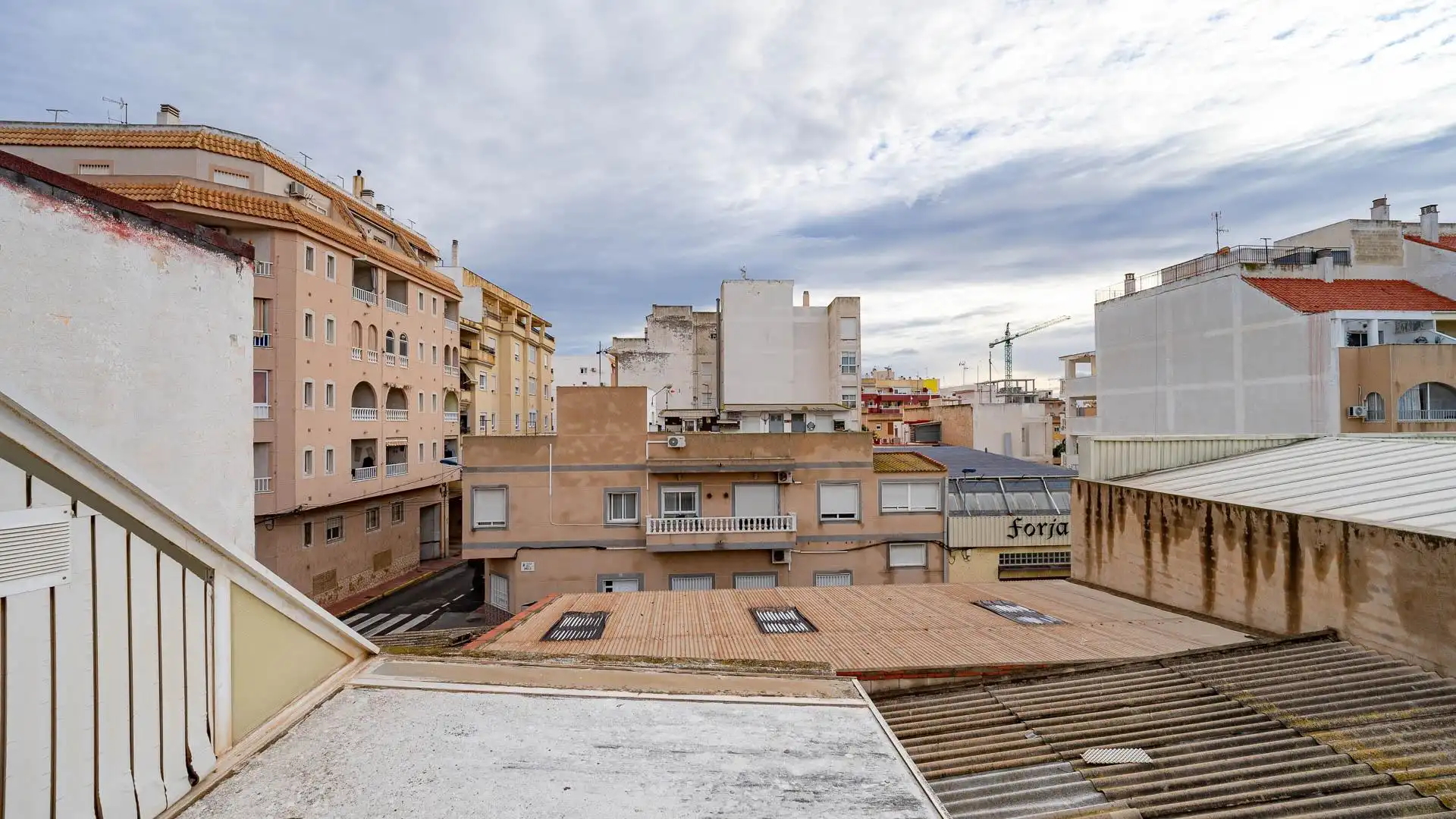 Vista exterior de Casa adosada en venta en Torrevieja con Jardín privado, Terraza y Amueblado