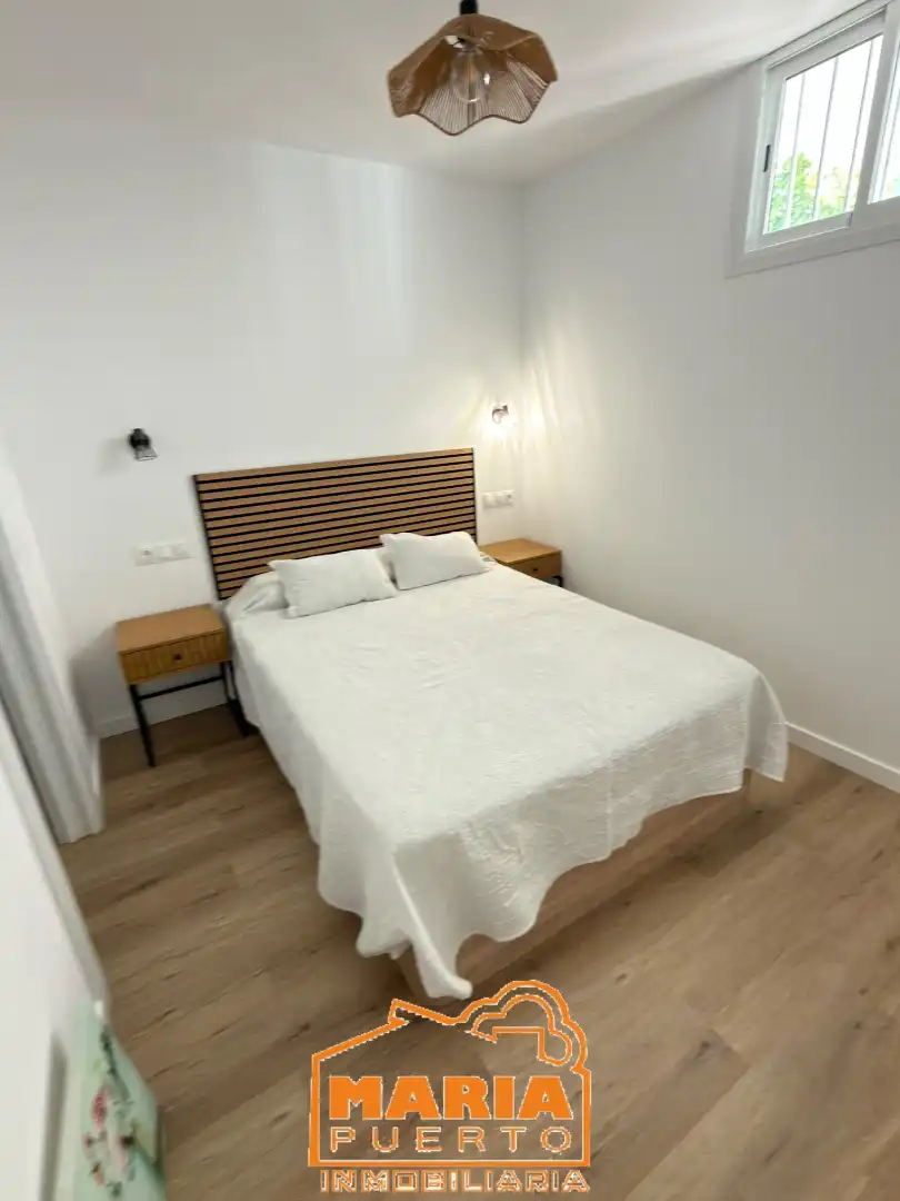 Dormitori de Apartament de lloguer en Málaga amb Aire condicionat i Moblat