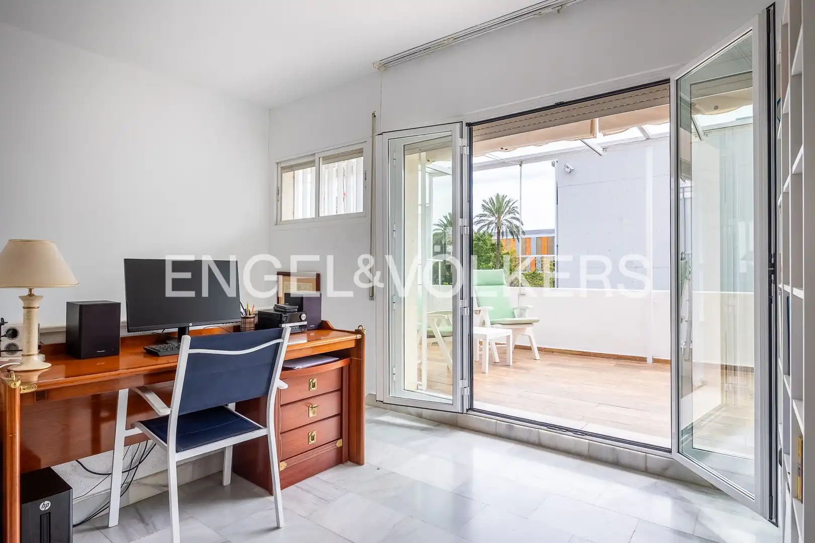 Balcony of Houses for sale in Sevilla  with Air Conditioner, Heating and Private garden