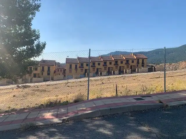Residential zum Verkauf in PUENTE PASIL, El Tiemblo