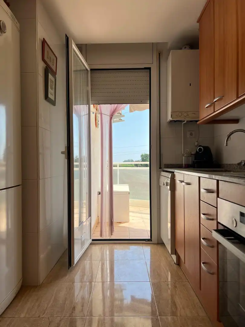 Cuina de Apartament en venda en Sant Pere Pescador amb Aire condicionat, Calefacció i Balcó