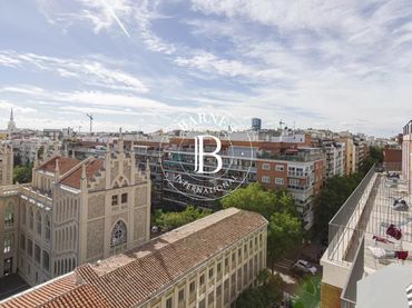 Penthouse mit Aufzug zum Verkauf in Barrio de Salamanca
