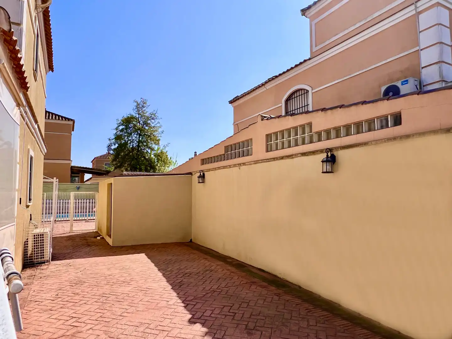 Vista exterior de Casa o chalet en venta en Espartinas con Aire acondicionado, Jardín privado y Terraza
