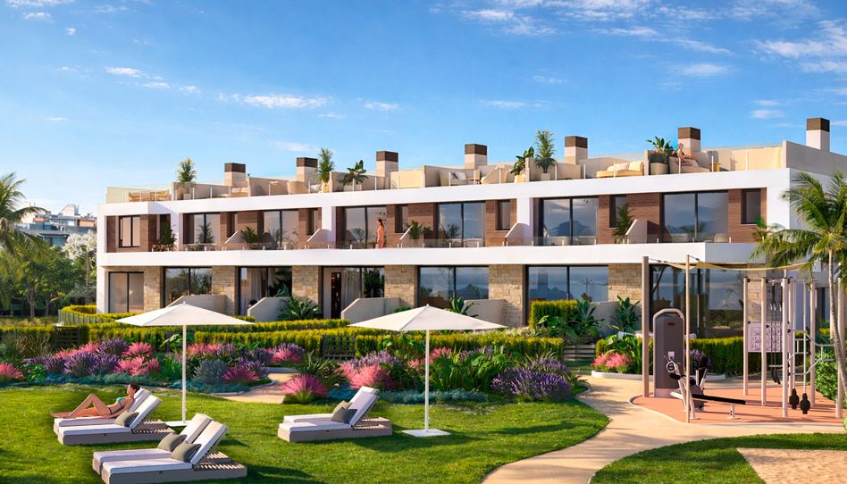 Foto 0 de Exclusivas villas adosadas con jardin, solarium, garaje y zonas comunes premium junto al Mediterraneo