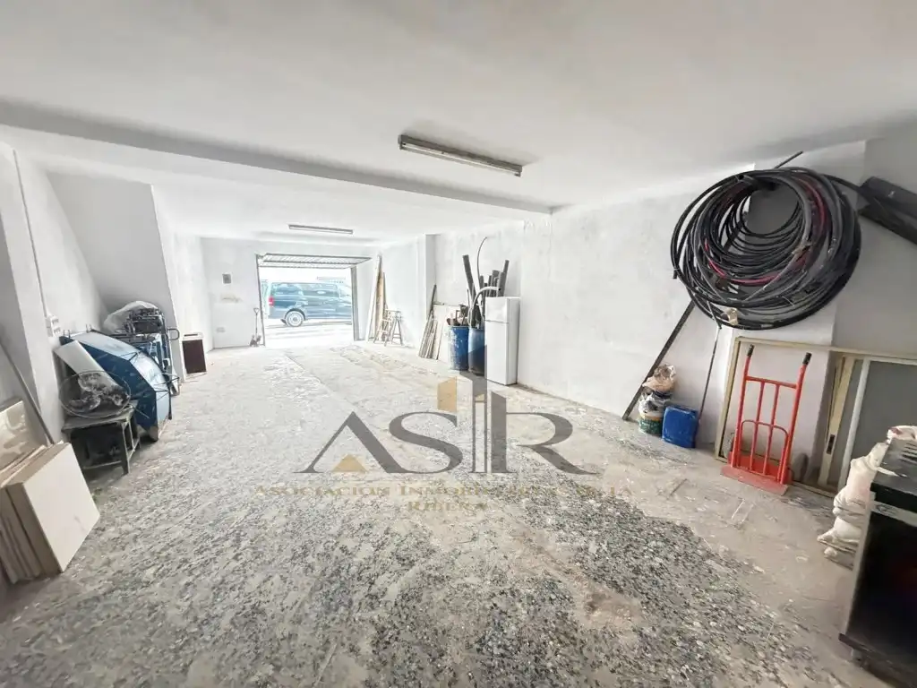 Commercial properties for sale in Casc Urbà