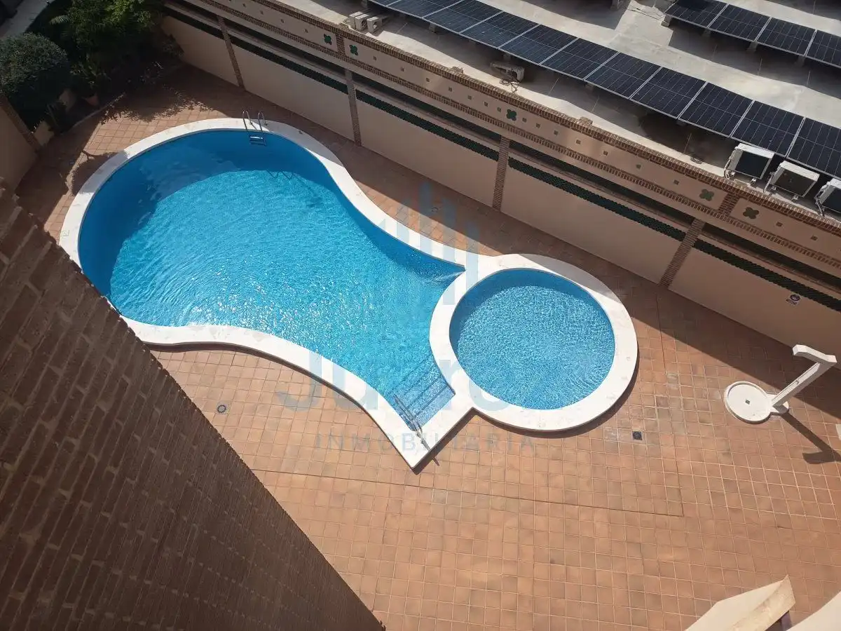 Piscina de Pis de lloguer en Alicante / Alacant amb Aire condicionat, Calefacció i Terrassa
