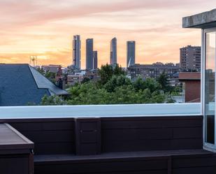 Terrace of House or chalet for sale in  Madrid Capital  with Air Conditioner, Heating and Private garden