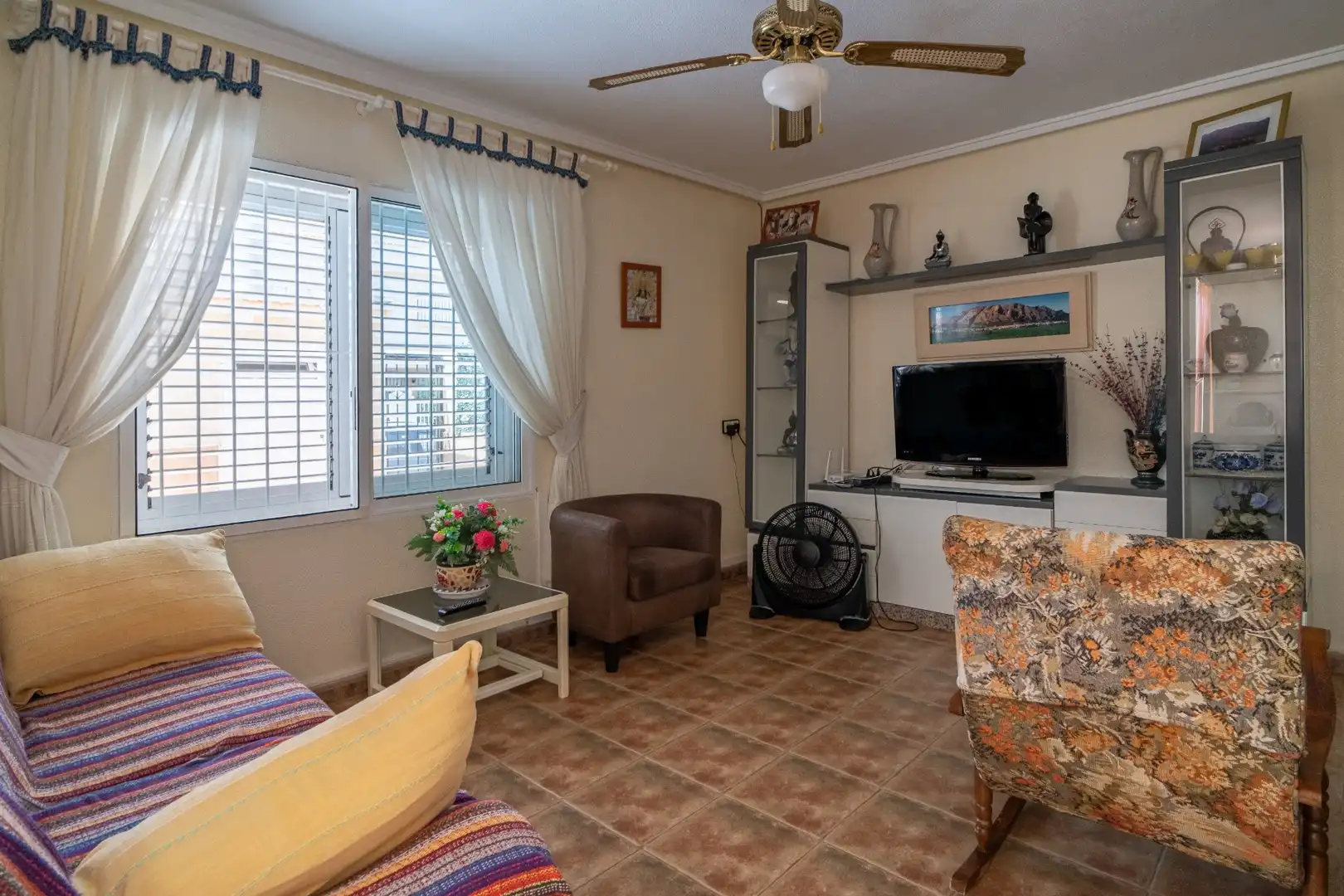 Sala d'estar de Casa adosada en venda en Torrevieja amb Calefacció, Jardí privat i Terrassa
