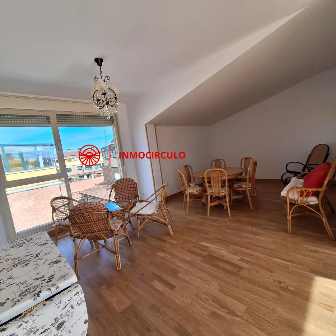 Casa adosada en venda en Burgos amb Jardí privat, Terrassa i Traster