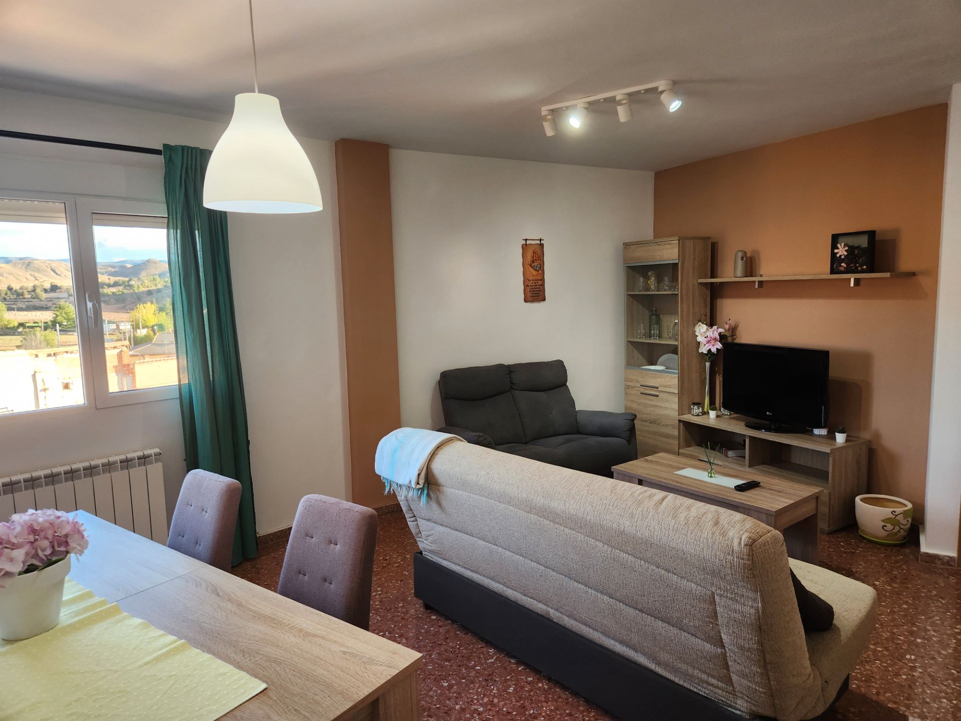 Sala de estar de Apartamento en venta en  Teruel Capital con Calefacción, Parquet y Trastero