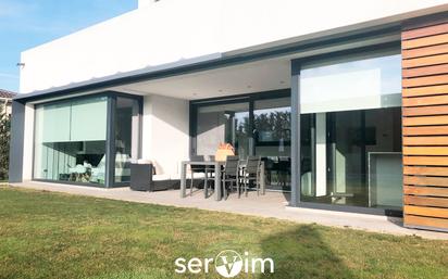 Jardí de Casa o xalet en venda en Llagostera amb Aire condicionat, Terrassa i Piscina