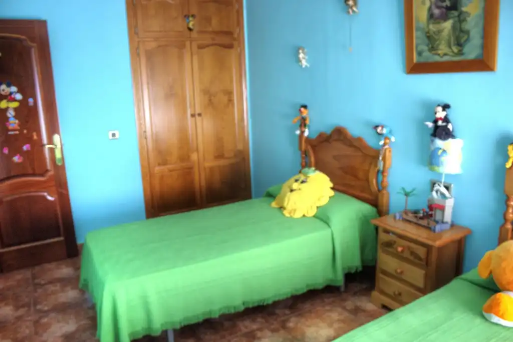 Dormitori de Casa adosada en venda en Casarabonela amb Aire condicionat, Jardí privat i Terrassa