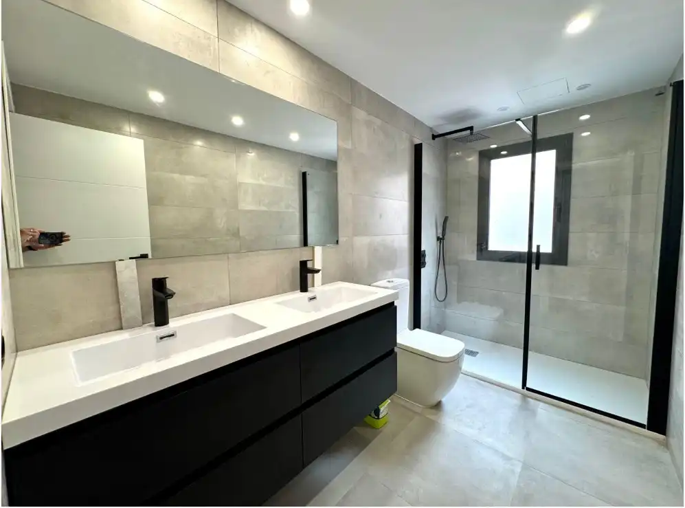 Baño de Casa adosada en venta en Vilanova i la Geltrú con Aire acondicionado, Terraza y Horno