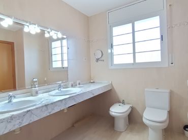 Villa con balcone in vendita a Carrer de Pere Vergés 38D