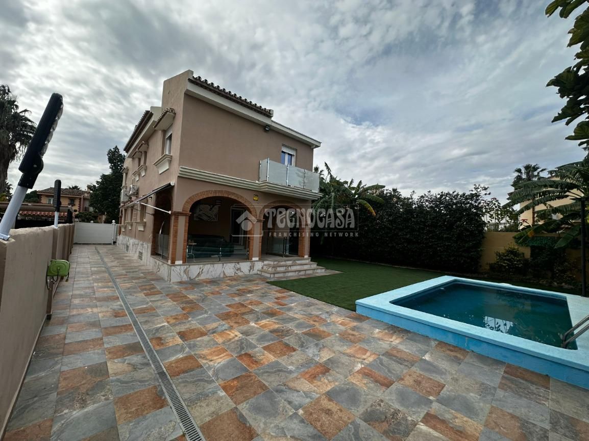 Vista exterior de Casa adosada en venta en Málaga Capital con Aire acondicionado, Calefacción y Piscina