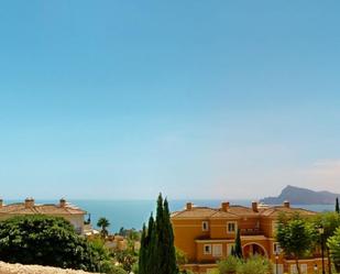 Vista exterior de Casa adosada en venda en Altea amb Aire condicionat, Terrassa i Balcó