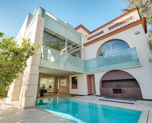 Exterior view of House or chalet for sale in  Barcelona Capital  with Terrace, TV and Alarm