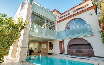 Exterior view of House or chalet for sale in  Barcelona Capital  with Terrace, TV and Alarm
