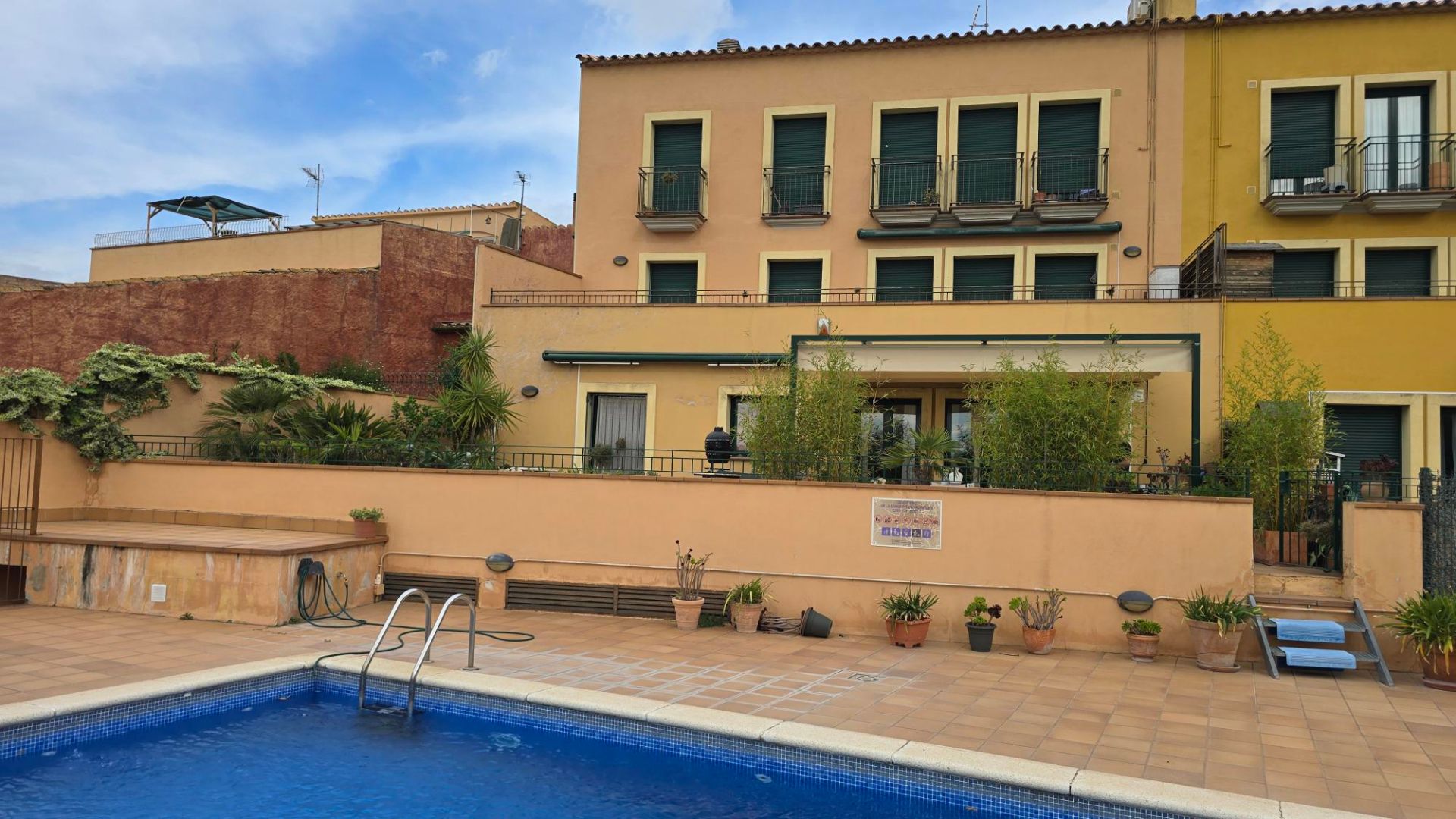 Exterior view of Planta baja for sale in Navata  with Air Conditioner, Heating and Terrace