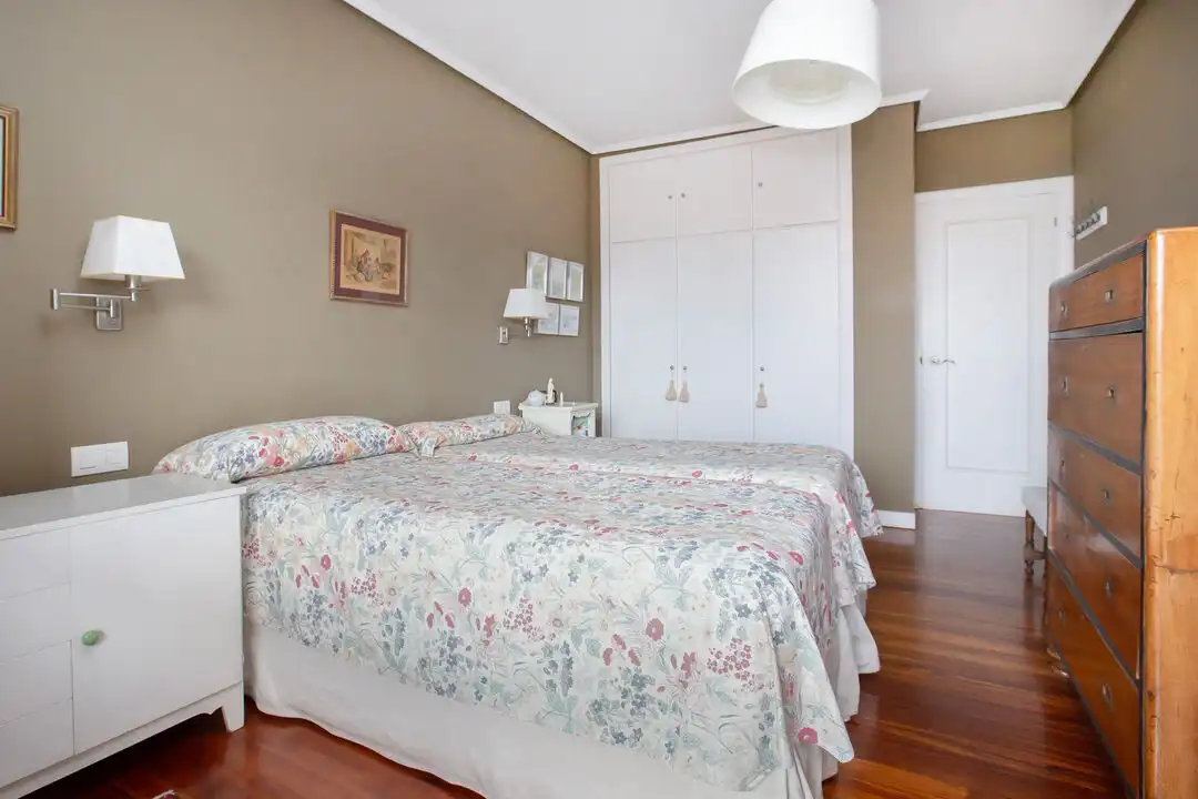Habitación de Piso en venta en Getxo  con Calefacción, Trastero y Amueblado