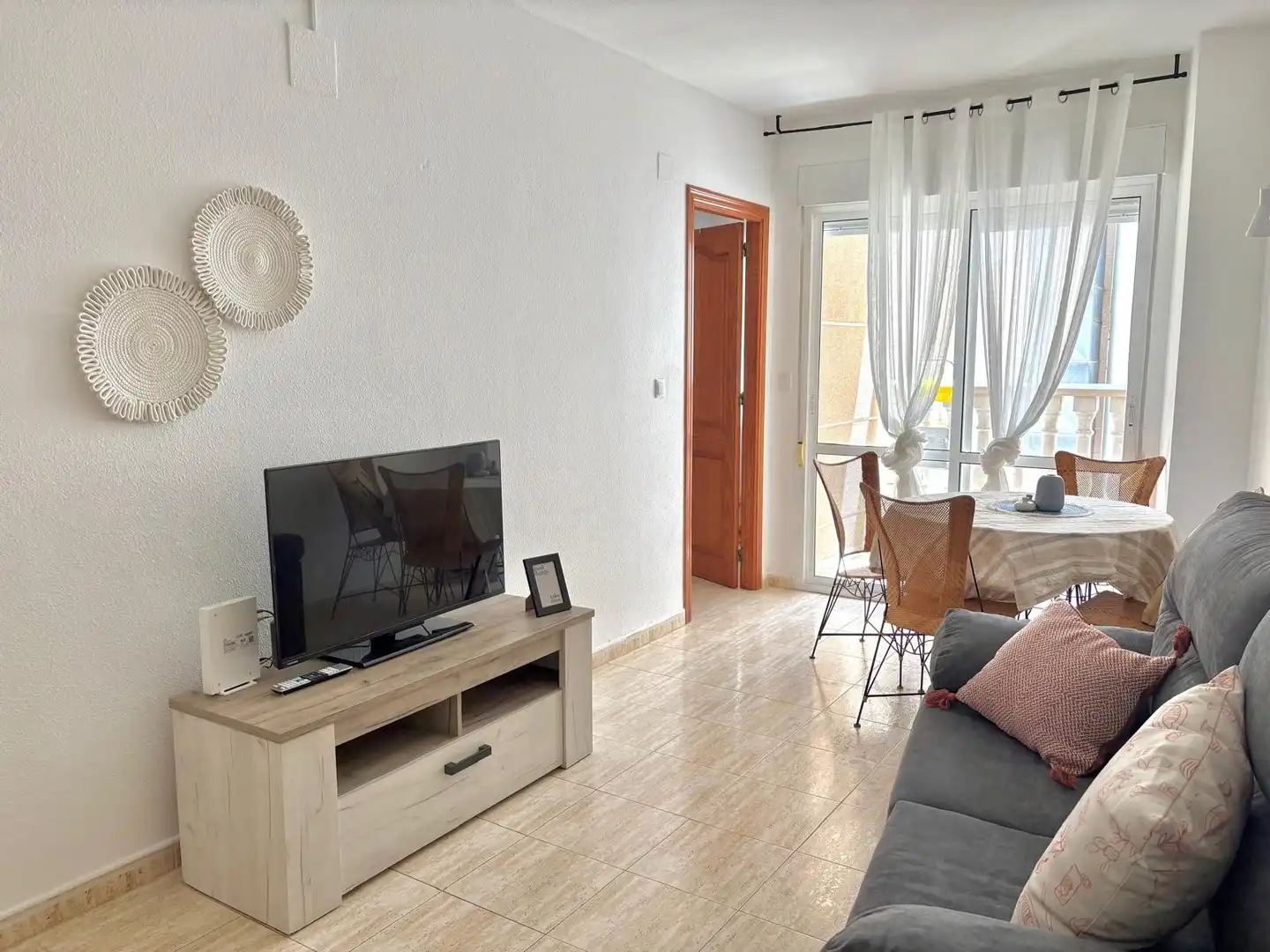 Sala d'estar de Apartament de lloguer en Torrevieja amb Piscina, Moblat i Rentadora