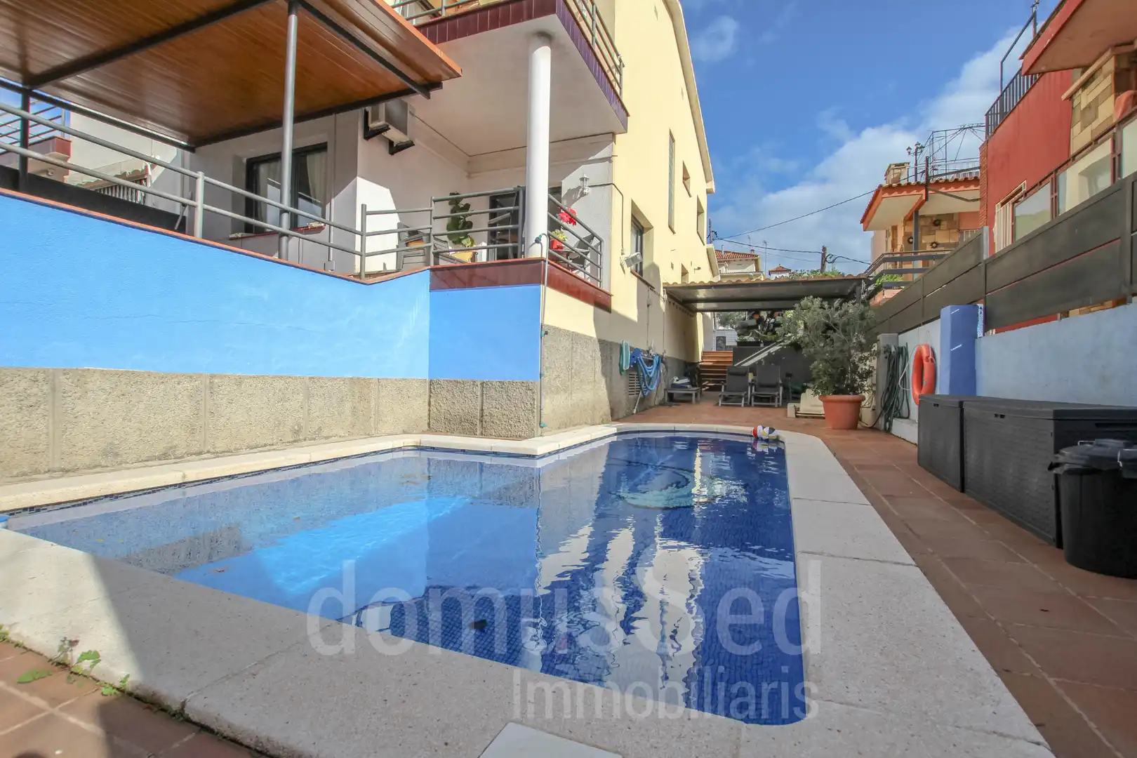 Swimming pool of Detached homes for sale in El Masnou  with Air Conditioner, Heating and Terrace