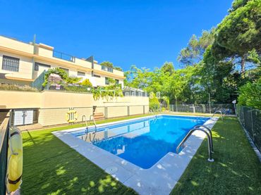 Detached house with pool for sale in Parque de la Coruña - Las Suertes