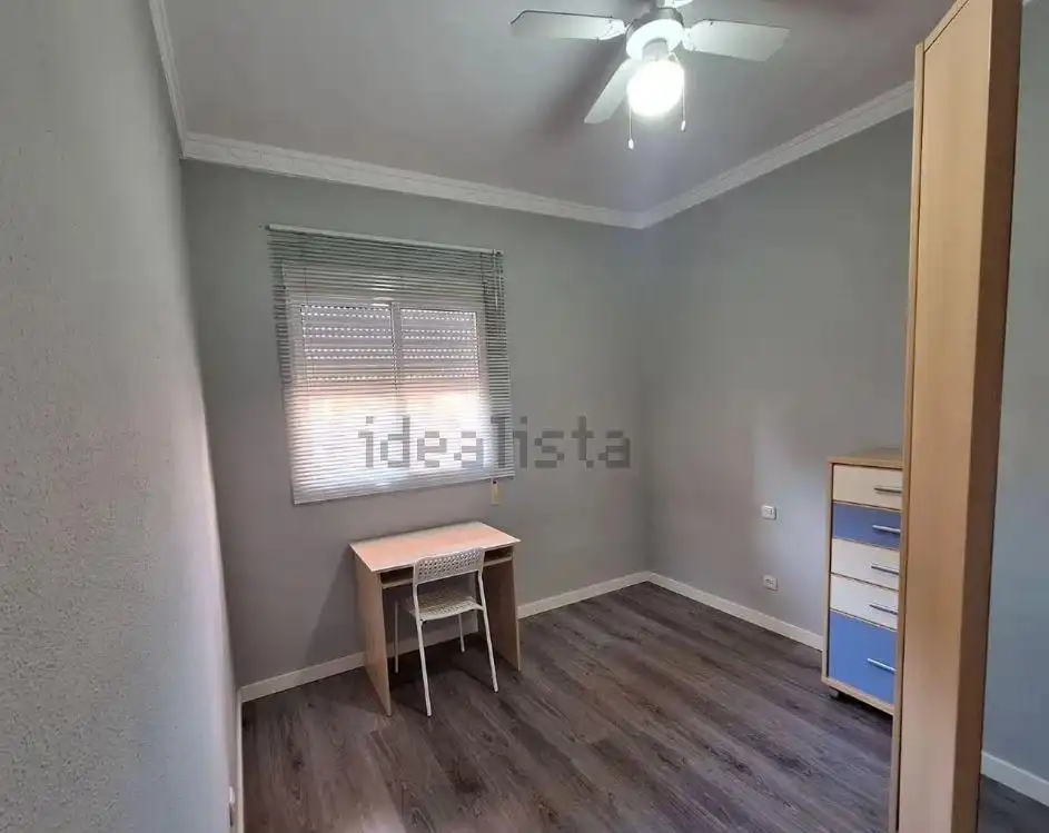 Habitación de Piso de alquiler en Sevilla con Aire acondicionado, Amueblado y Piscina comunitaria