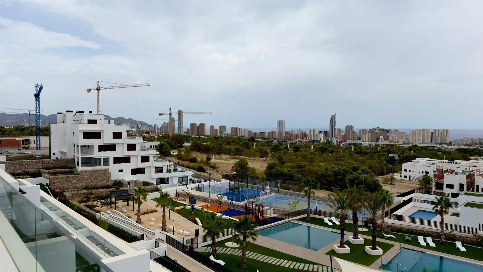 Piscina de Apartament de lloguer en Finestrat amb Aire condicionat, Jardí privat i Terrassa