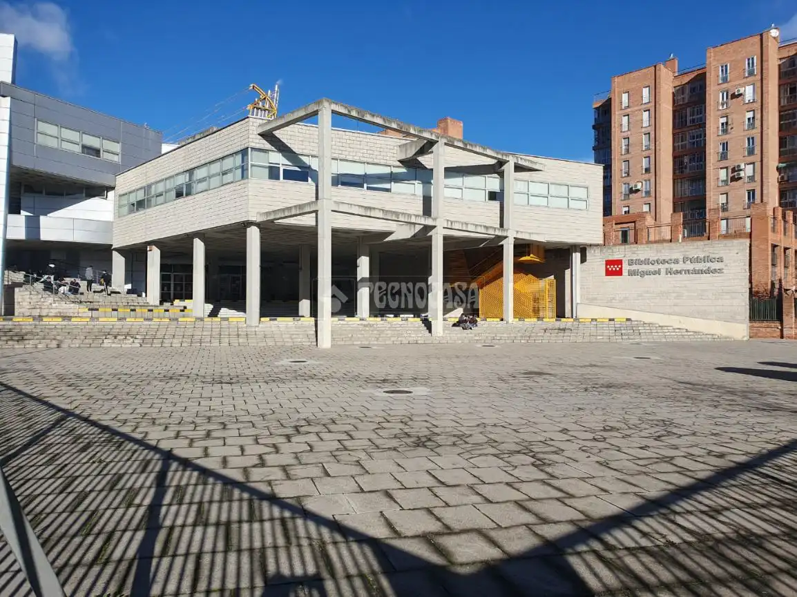 Vista exterior de Piso en venta en Madrid con Calefacción