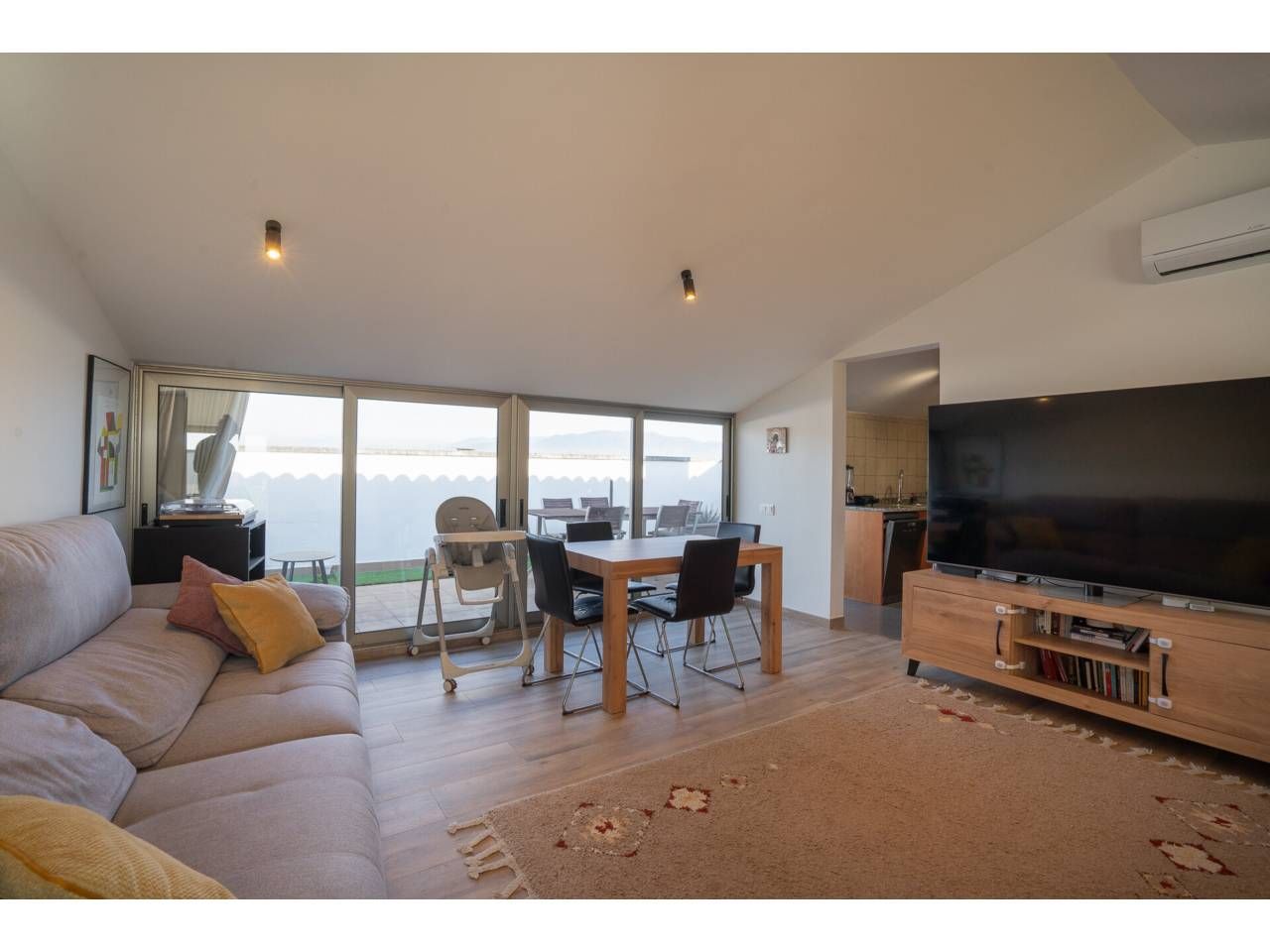 Living room of Duplex for sale in Sant Hipòlit de Voltregà  with Air Conditioner, Heating and Terrace