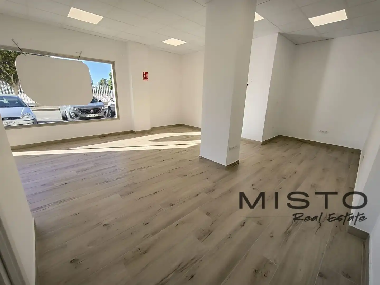 Local comercial en alquiler en CL MIGUEL DELIBES, imagen 4