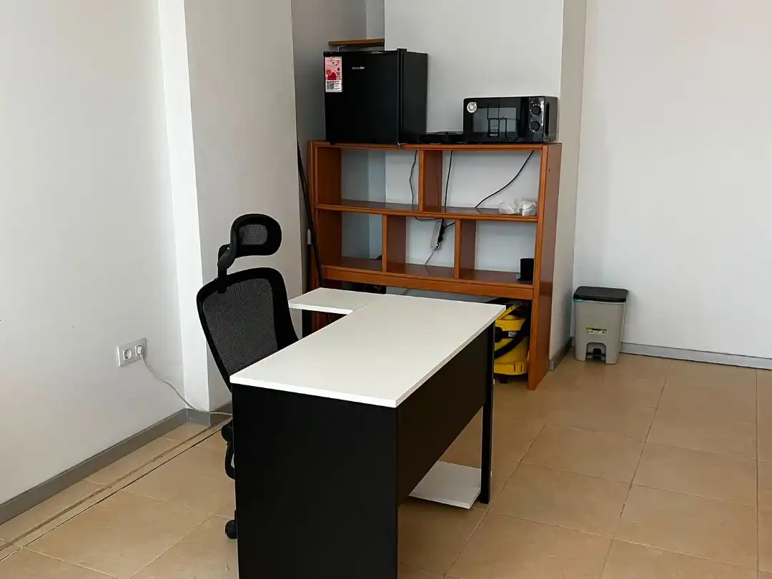Office for rent in Sevilla  with Air Conditioner, Heating and Furnished