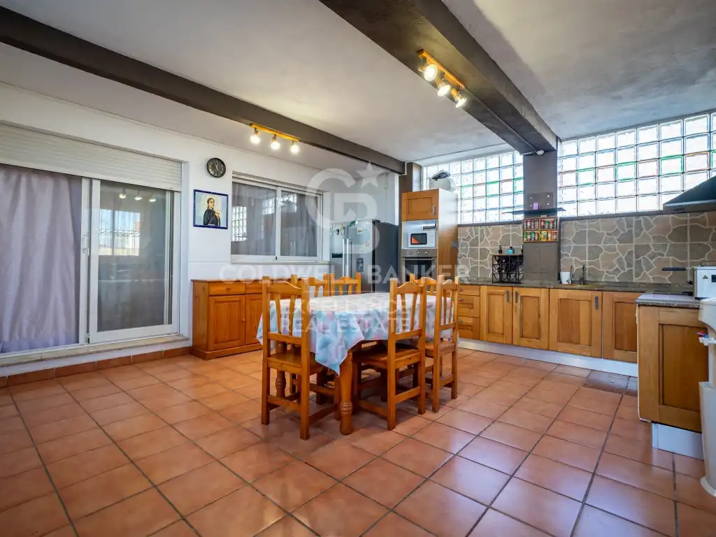 Küche von Einfamilien-Reihenhaus zum Verkauf in Castellón de la Plana / Castelló de la Plana mit Klimaanlage, Terrasse und Balkon
