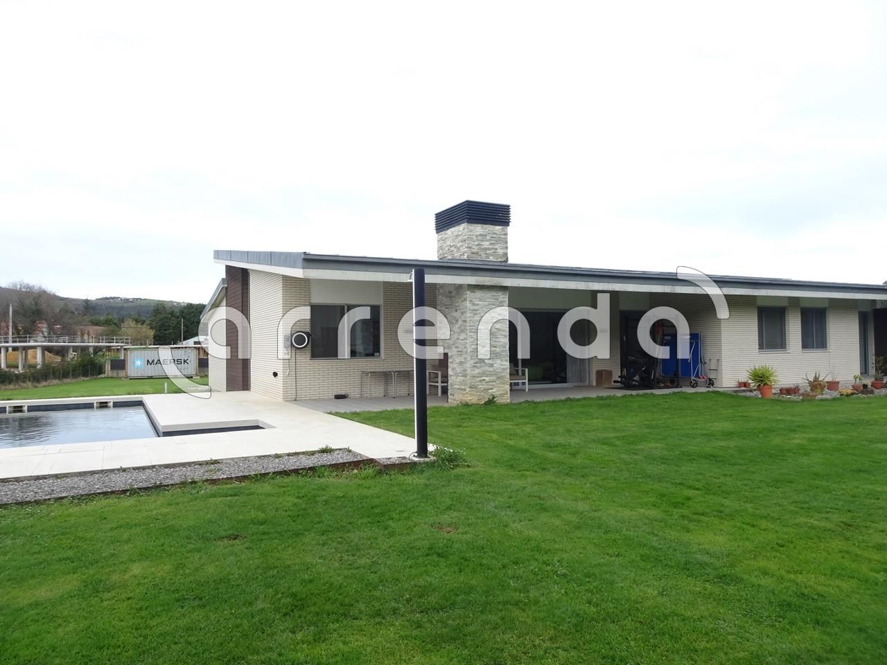 Vista exterior de Casa o xalet de lloguer en Piélagos amb Jardí privat i Piscina