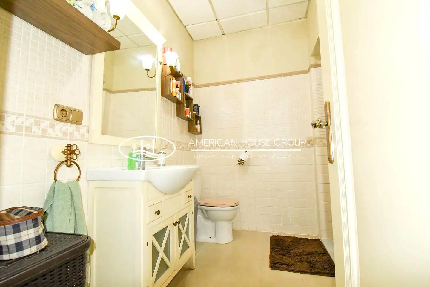 Bathroom of Houses for sale in Chiclana de la Frontera  with Air Conditioner, Heating and Private garden