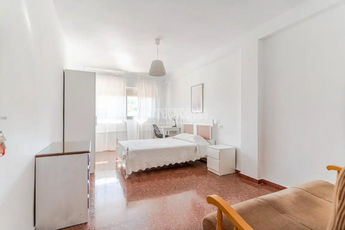 Habitación de Piso de alquiler en Granada con Aire acondicionado y Amueblado