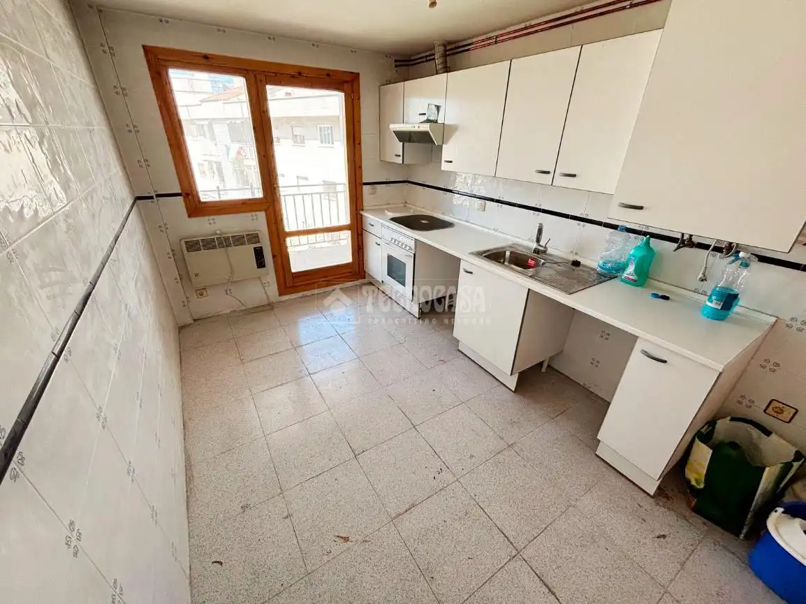 Küche von Wohnung zum Verkauf in Utebo mit Abstellraum, Balkon und Gemeinschaftspool