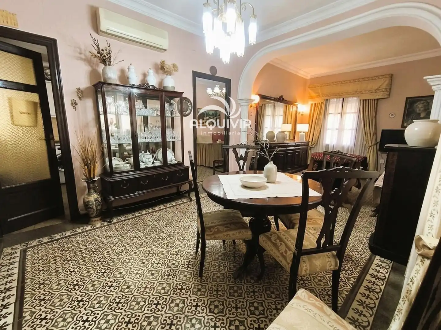 Comedor de Edificio en venta en Sevilla