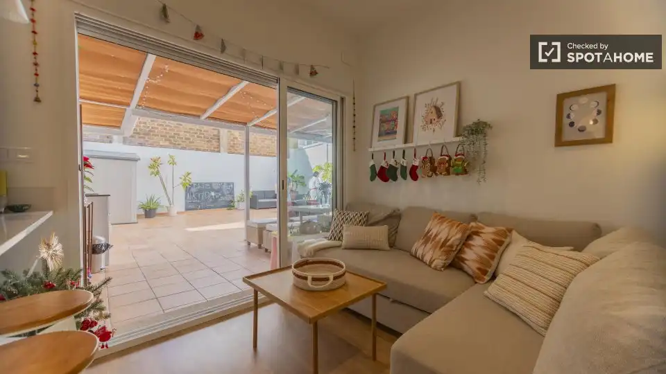 Living room of Flat for rent in Valencia  with Air Conditioner, Heating and Furnished