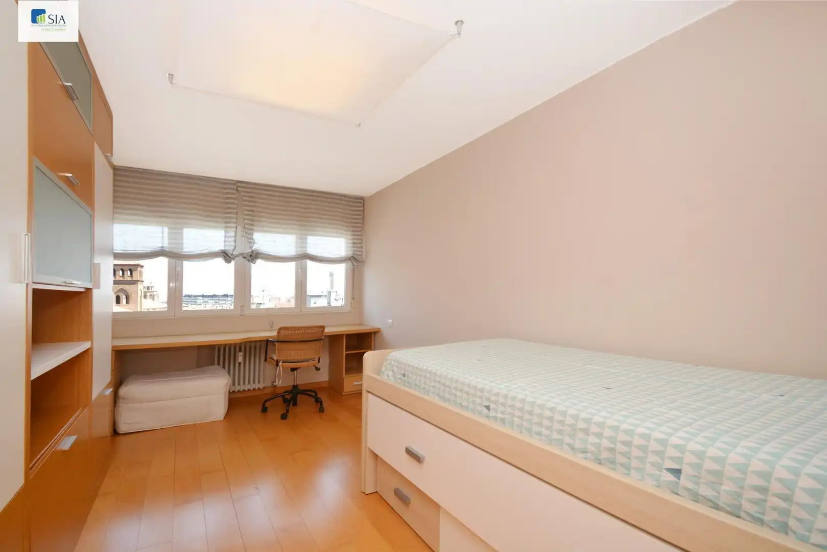 Habitación de Piso de alquiler en Zaragoza con Aire acondicionado, Calefacción y Amueblado